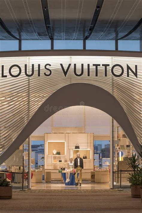 louis vuitton airport stores